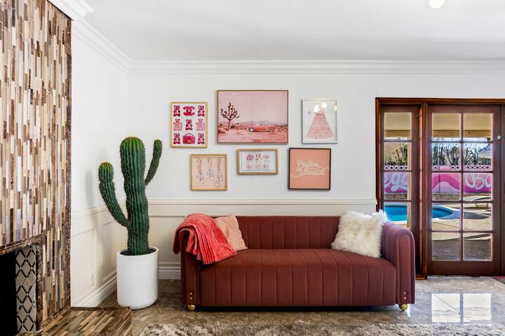 The Bachelorette Paradise II 15 Mins to The Strip gallery image 4