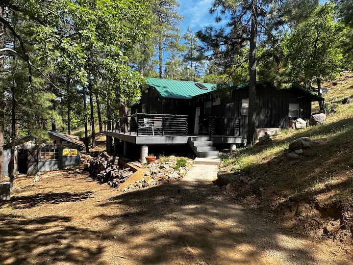 Tiny Pines Lodge 
Summer Getaway - Arizona