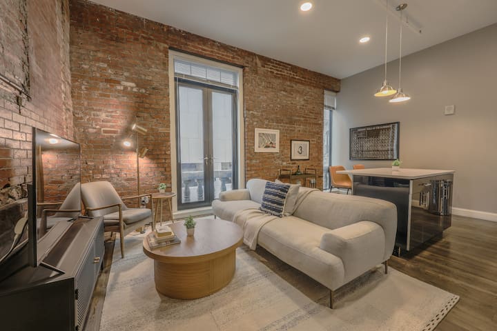 Downtown Designer Home| Keyless