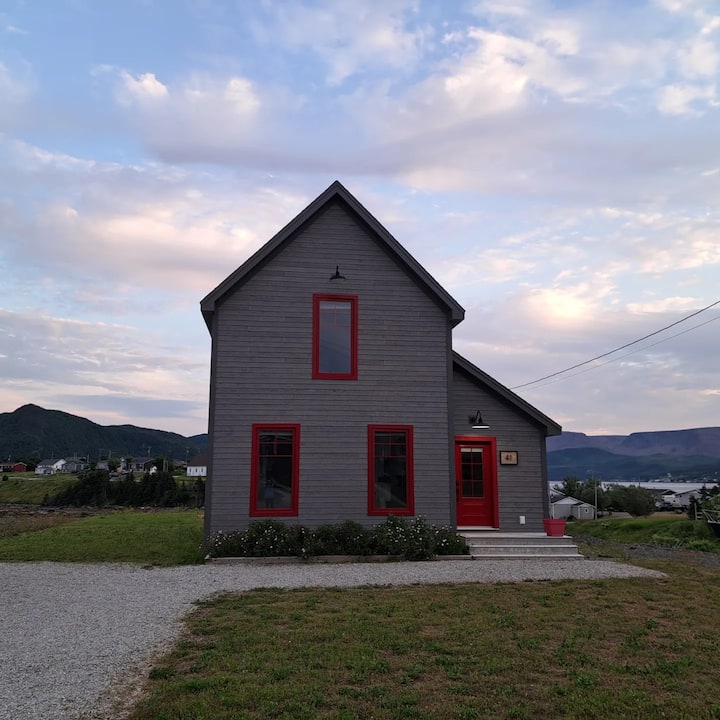 Eider House - Waterfront Cottage
