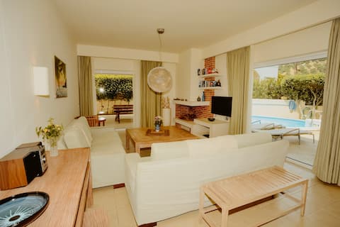 Top performing Airbnb: Villa Alkisti - Centrally Located, Private Pool in Δήμος Αγίου Βασιλείου