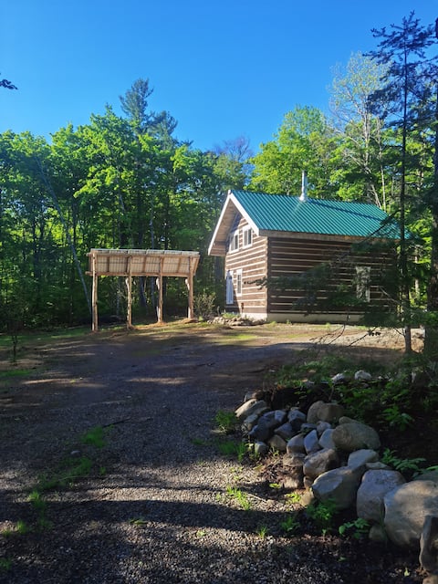 Perfect Private getaway log cabin in the woods