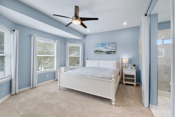 Bedroom #1 - 2nd Floor Master Bedroom with King bed (Sleeps 2) 