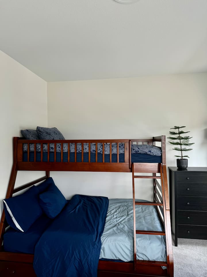 Double bed - bottom / single bed- top