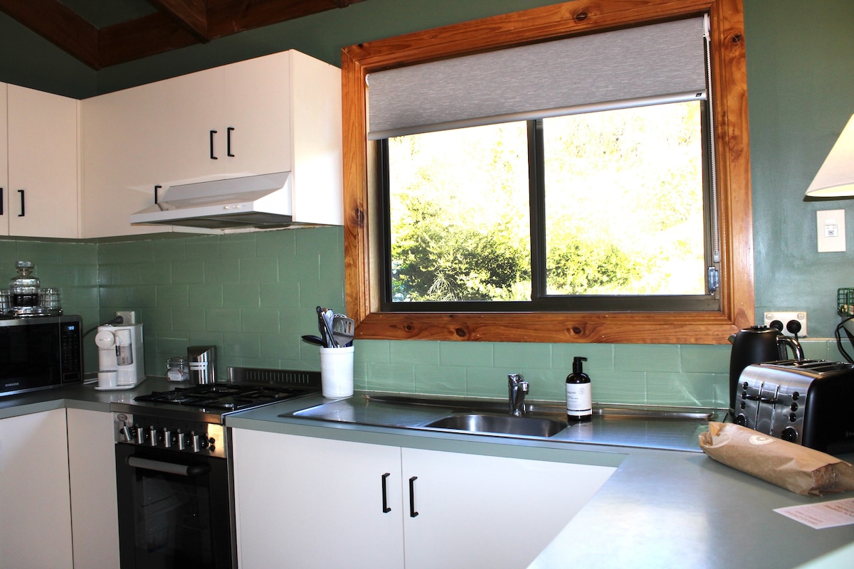 Airbnb con migliori performance: Wren Cottage | 2-Bedroom Cottage on Wine Estate a South Australia