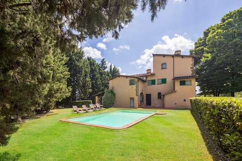 Villa with garden and pool Exclusive Vacavilla