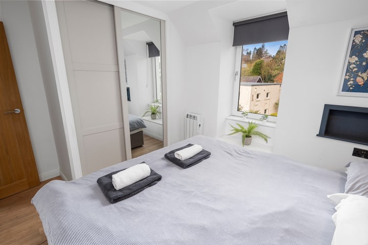 Master bedroom equipped with a king-size bed, comfortable bedding, and fresh linens and towels