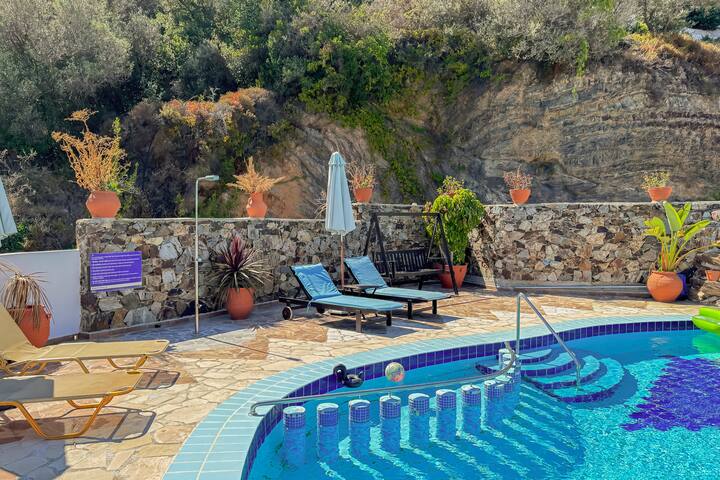 4Br Family Villa w/Pool, Near the Beach in Stalos gallery image 2