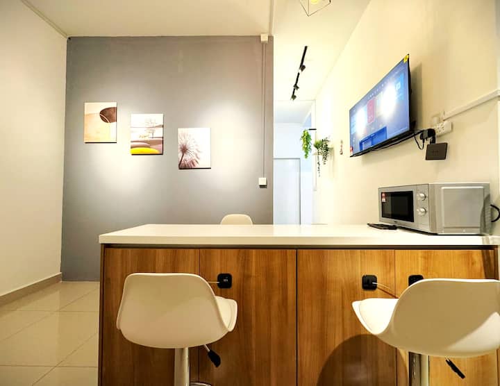 Infinity Pool 4br Stylish 8pax  @Midvalley/ksl/ciq - Johor Bahru