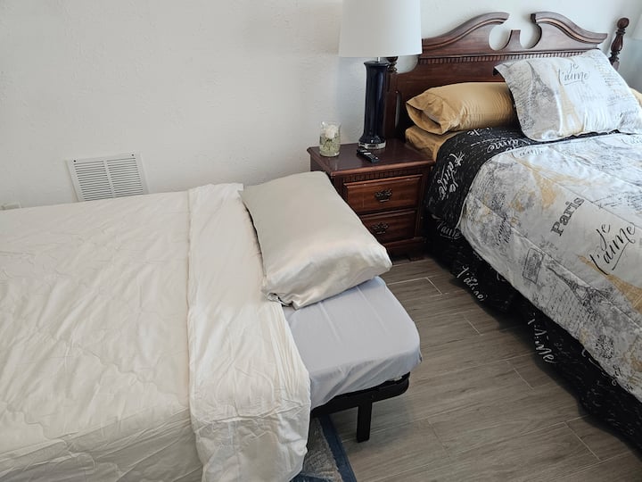 Guest Apt Near Baldwin Park. Kitchenette Laundry - Orlando