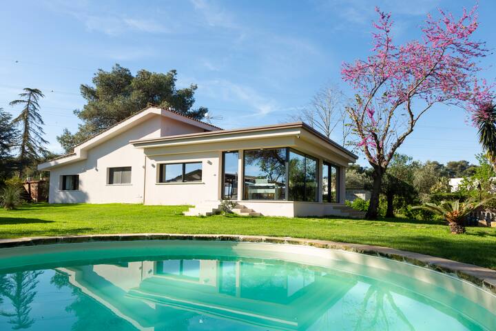 Alfa country house. Villa con piscina nel salento.