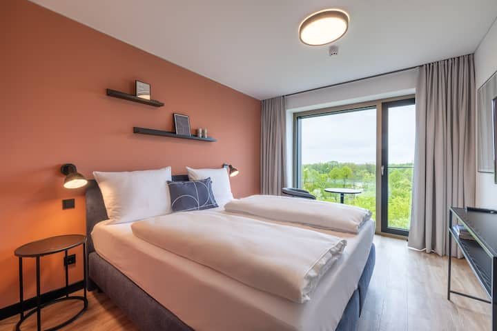 Modern Hotel Room With Gym Access & Coworking - Munich