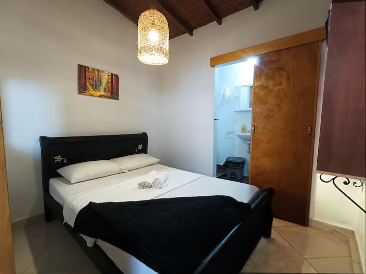 Quarto com banheiro privativo cama DE casal