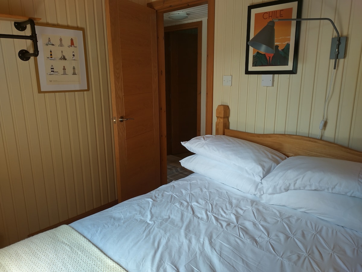 Double bed - Bedroom 4