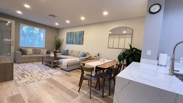 Modern Condo W/pool Gym, In Irvine/newport Beach - Newport