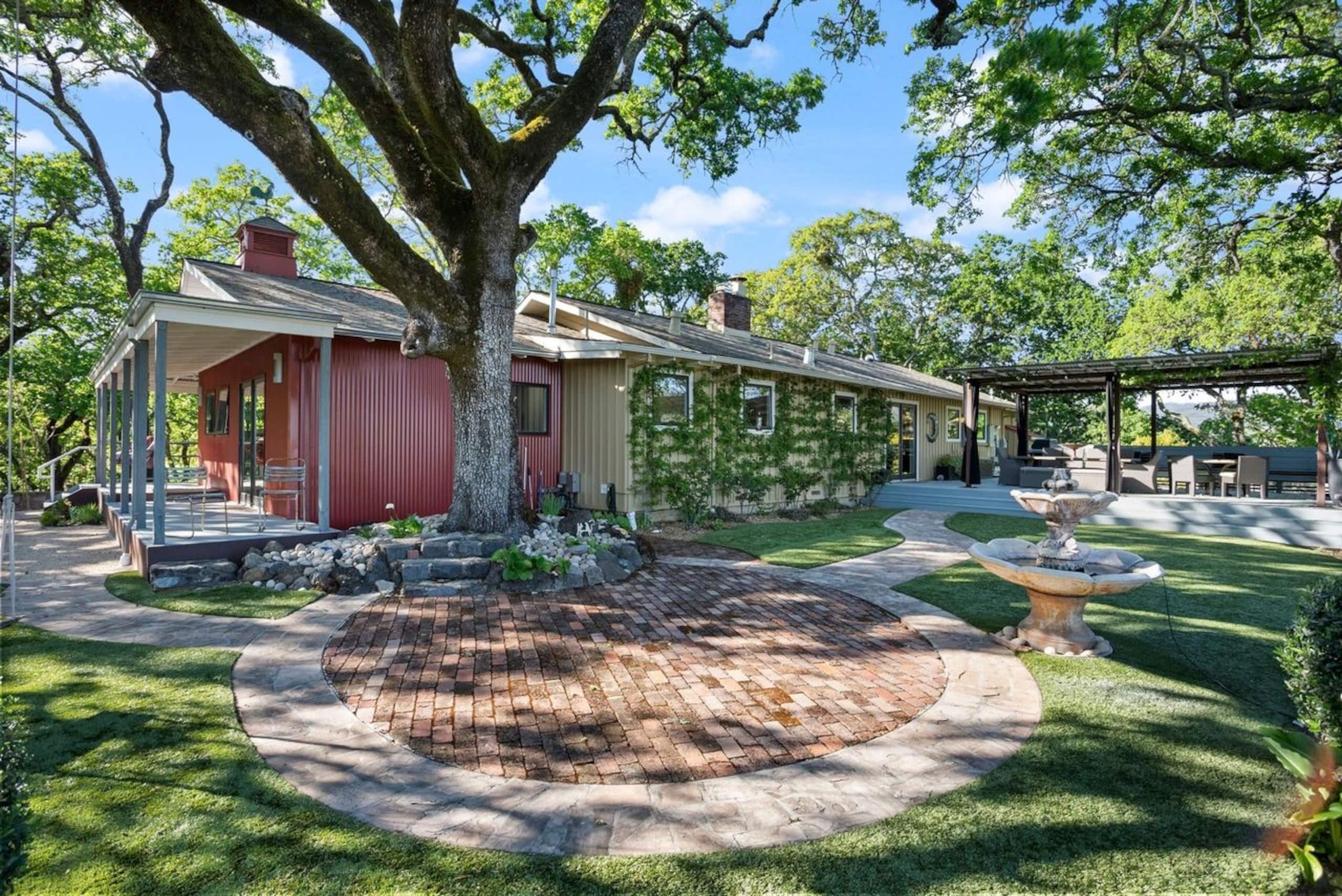 Oakden Private Hilltop Home with Pool & Bay Views - Photo 4