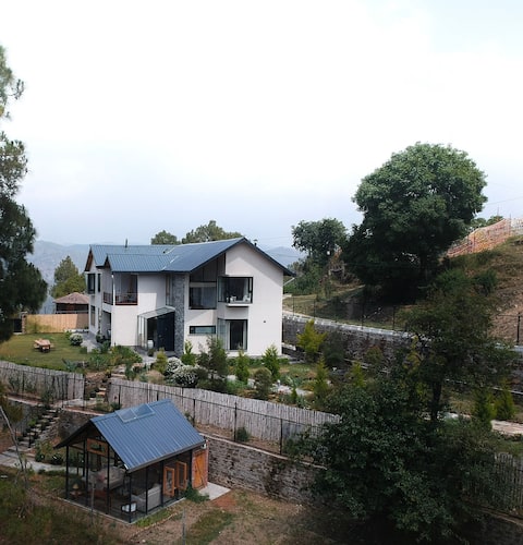 Stunning English style Bungalow in Almora
