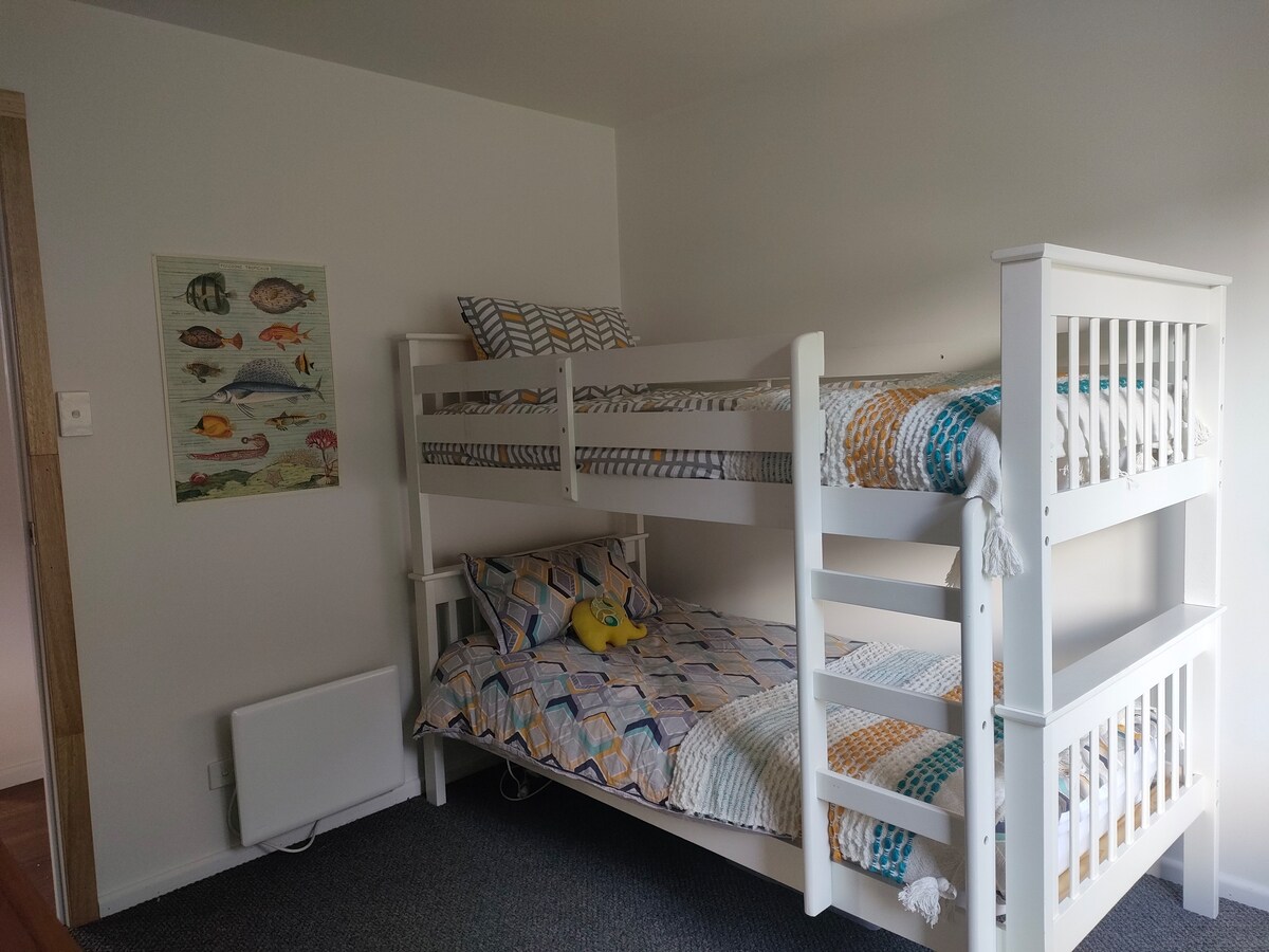 Ცალკემდგომი ბუნკერების ნაკრები და კედლის გათბობა.