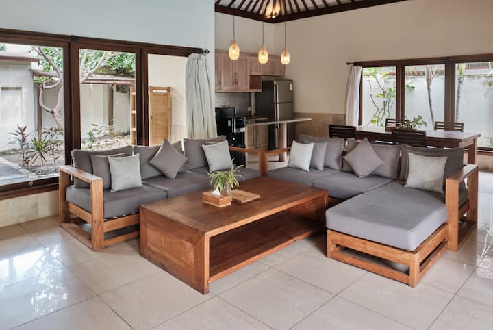 Spacious Private 2br Villa W/ 15m Pool & Kitchen - Gili Islands