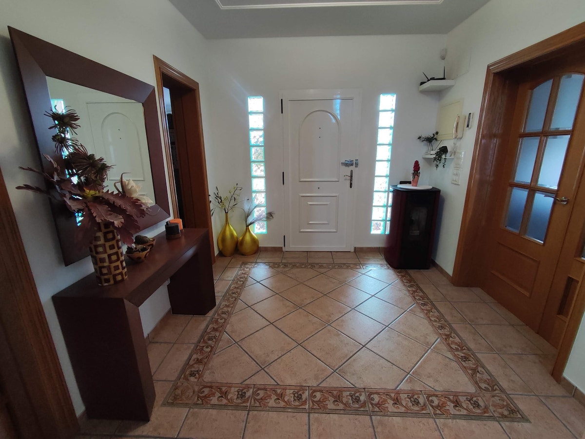 Top Airbnb: Quiet villa with pool, next to beach and city à Castelló De La Plana