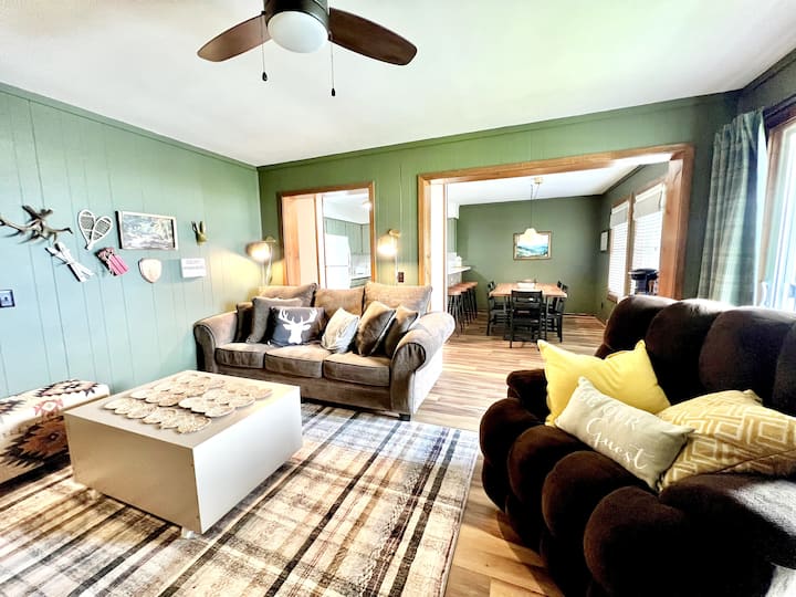 Cozy Beech Haus Resort Pool/hottub/sauna/ski/sled! - Beech Mountain, NC