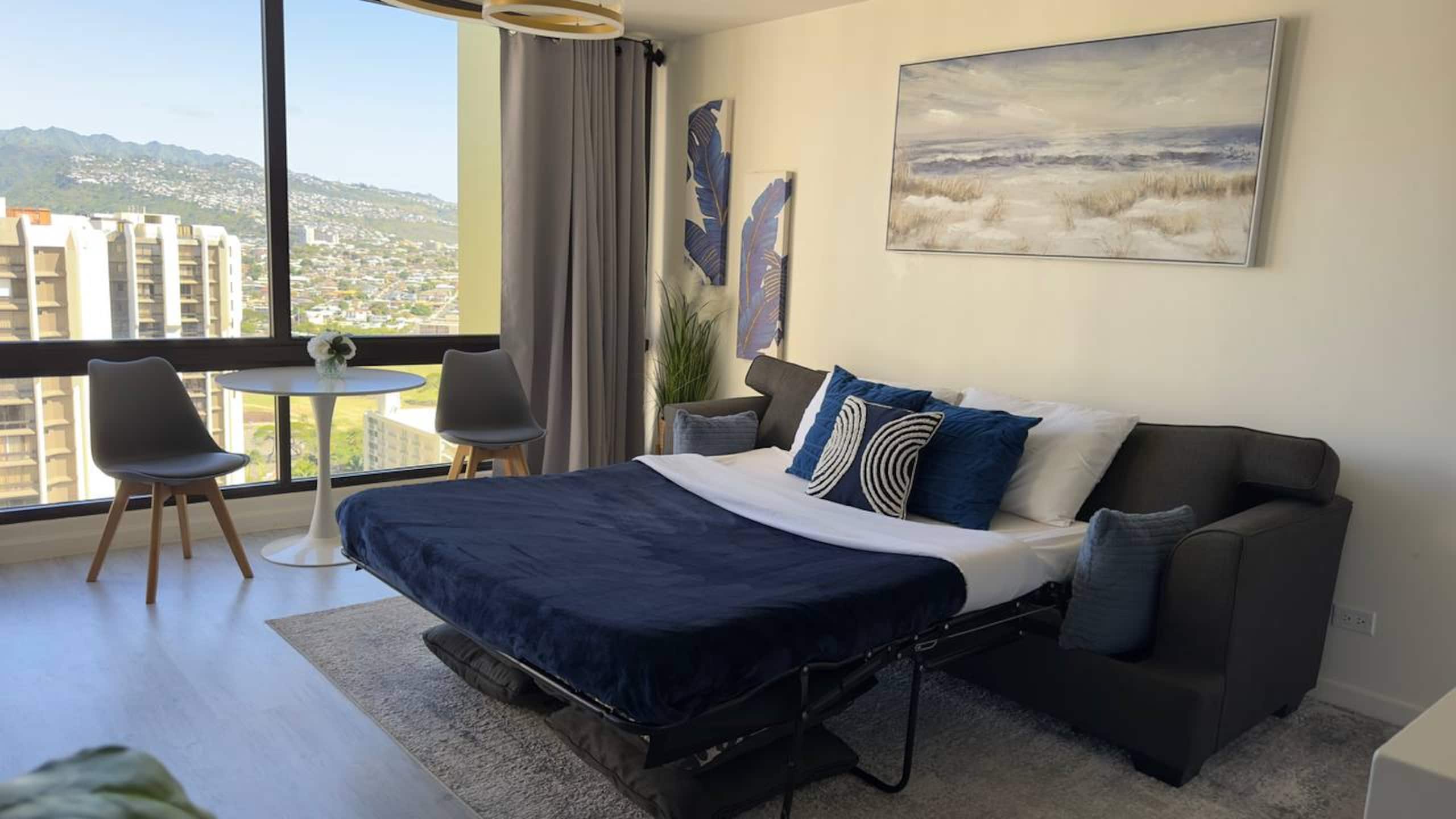 Modern with Stunning Views and Free Parking - Image 13