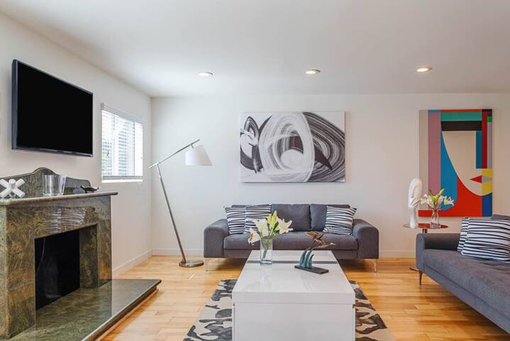 Brand New Luxury Home | Lake Views gallery image 3