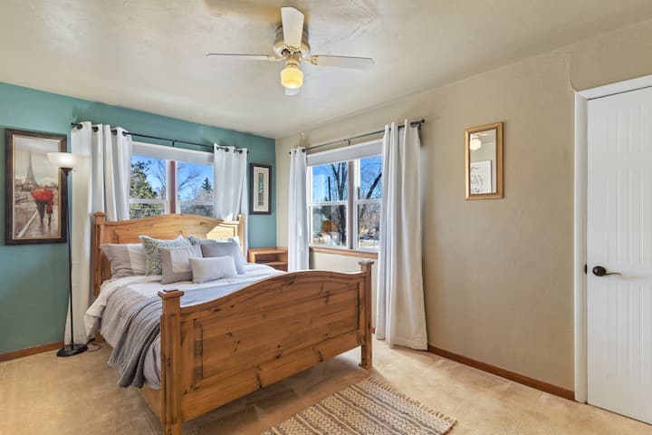 Queen Size Bed, full dresser and closet. 