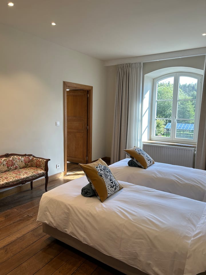 Chambre Classique 2 Lits Simples Au Château - Martelange