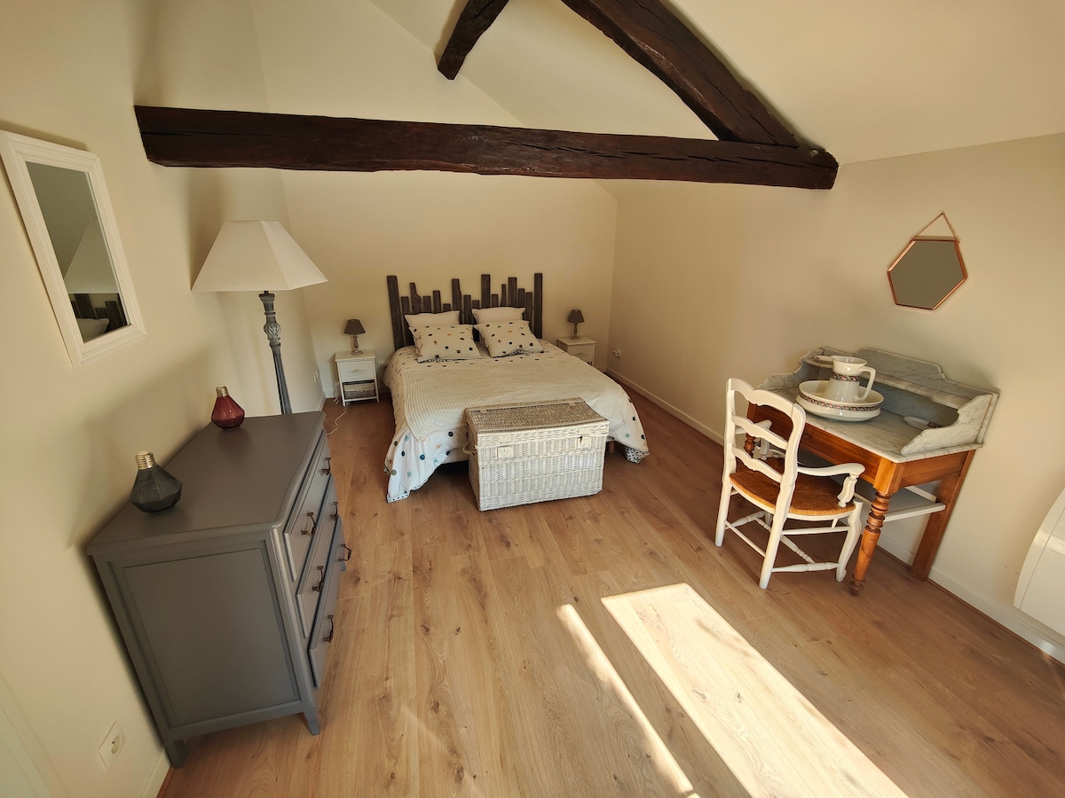 Chumba cha kulala kwenye ghorofa ya chini kikiwa na kitanda 160