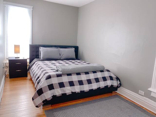 PARK AVE Getaway 4 bdrm/2.5 bath, AC, Parking gallery image 5