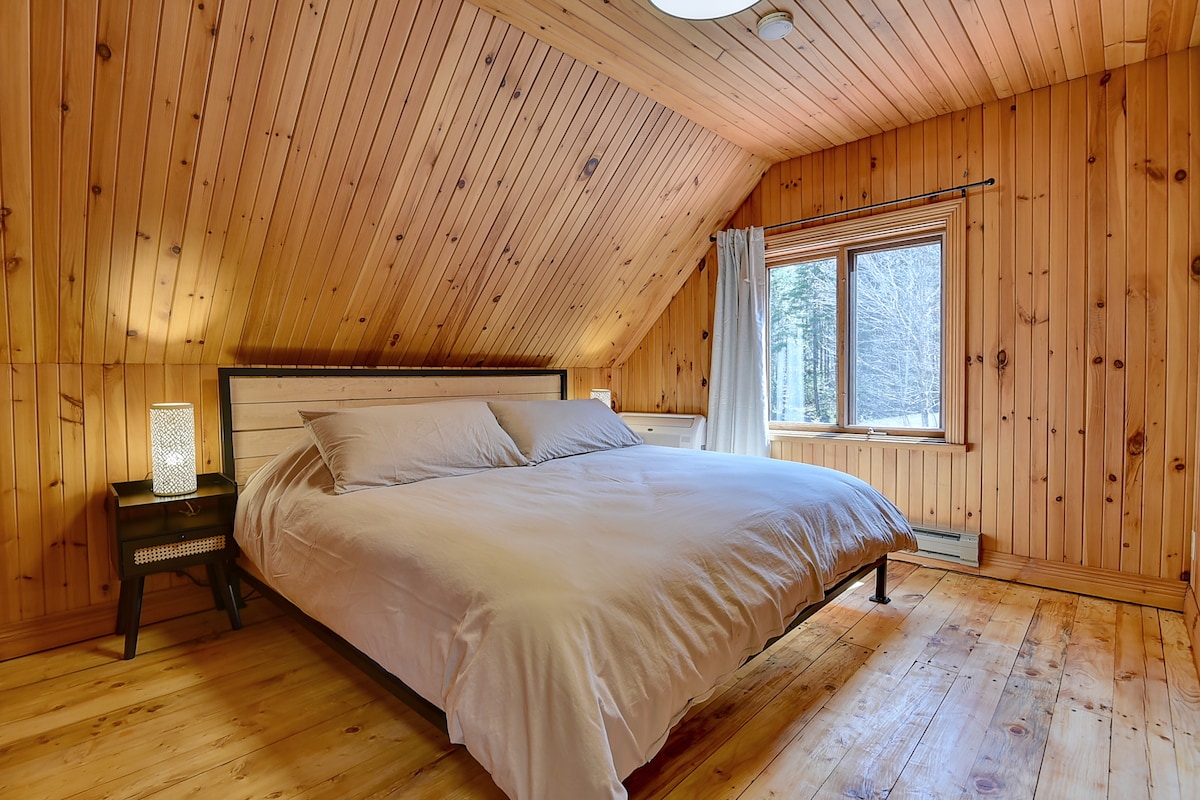 加大双人床卧室