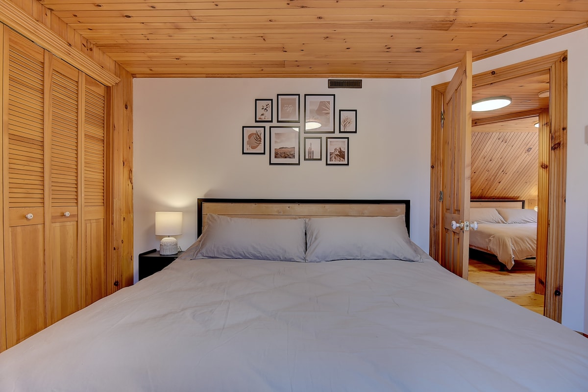 池塘景观加大双人床房