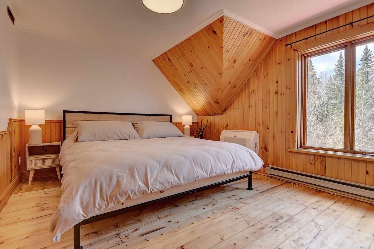 池塘景观加大双人床卧室