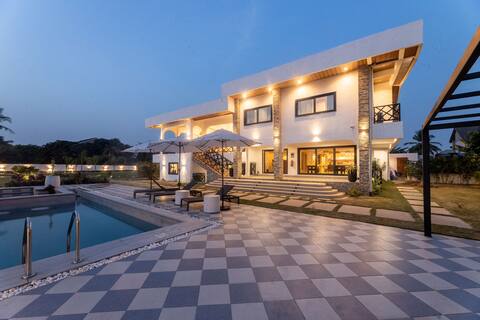 Tranquil Urban Oasis -Entire Property