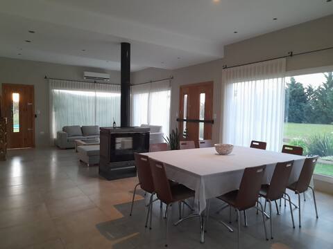 Modern country house with pool in Pergamino