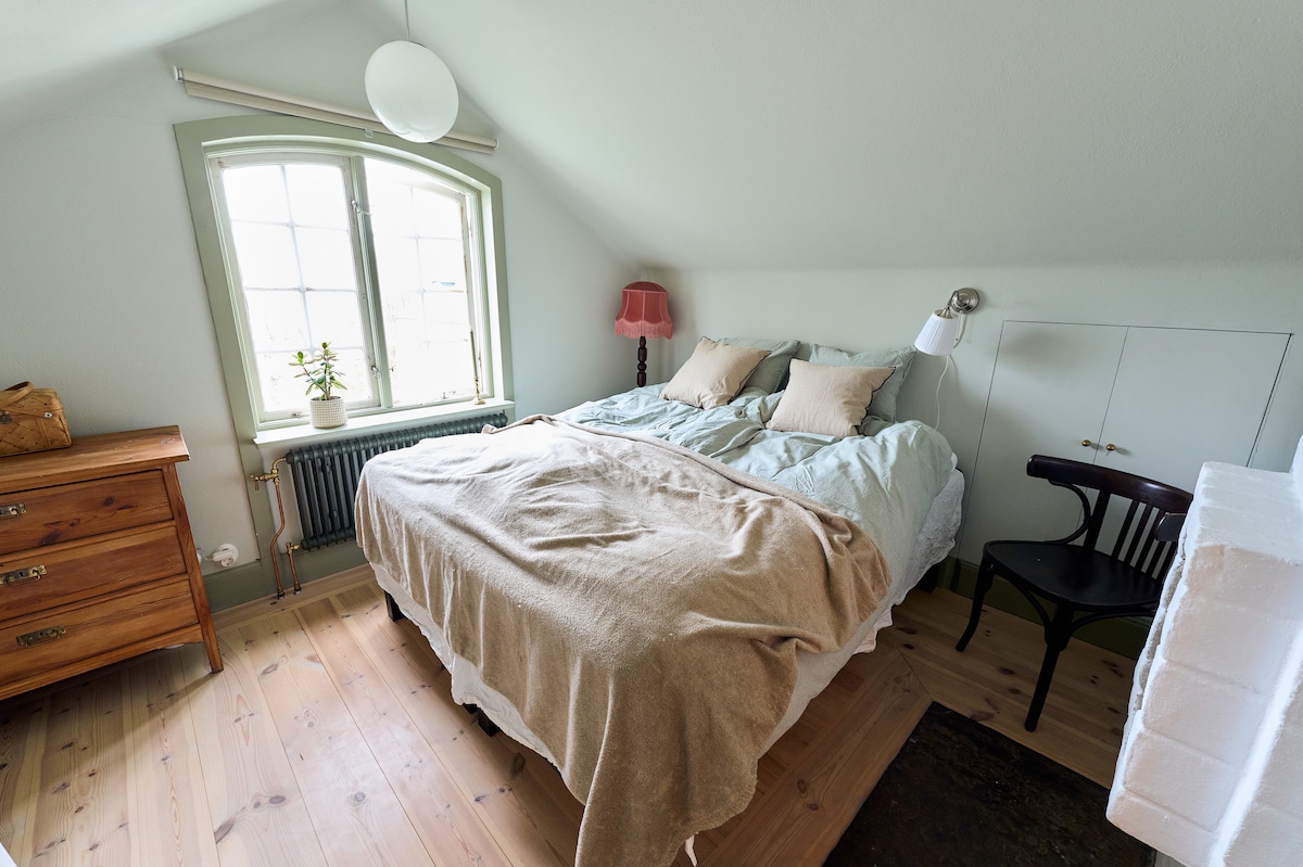 Krevet širine 180 cm s pogledom na vodu