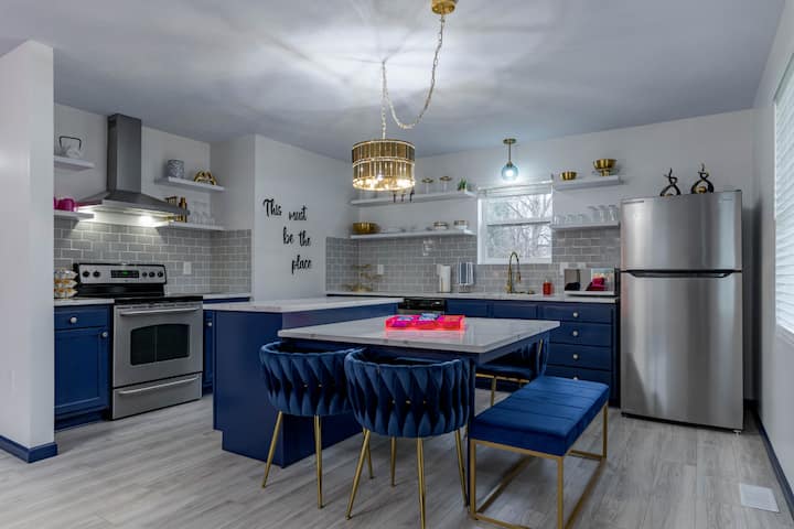 Sleek+stylish Home Near Downtown - 伊麗莎白