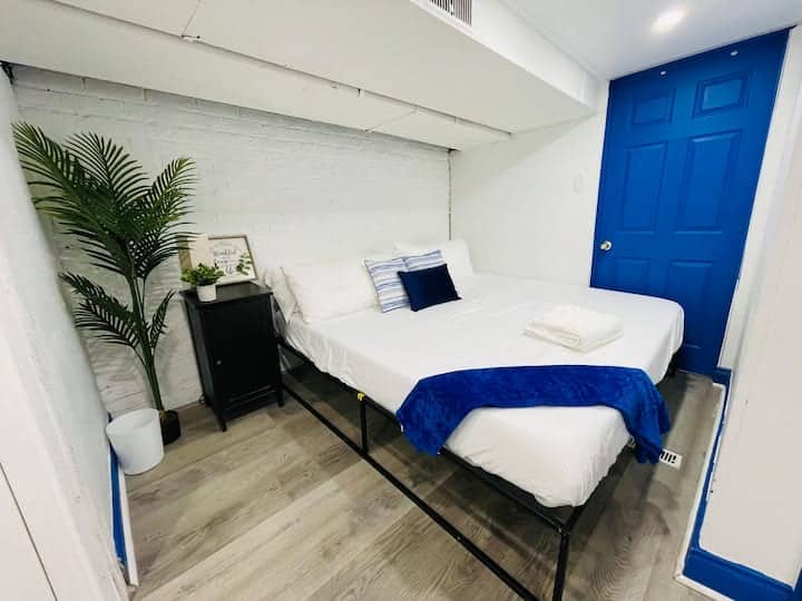  „შესანიშნავი სტუმრობა გქონდათ ტორონტოში, აიმენსში. Ყველაფერი მშვენიერი იყო. შესანიშნავი სივრცე დიდი ჯგუფებისთვის." Michael- 5⭐