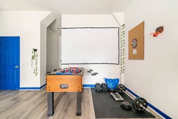 8KingBDR,Sleeps20,Downtown,4 Parking,HotTub,Gym gallery image 5