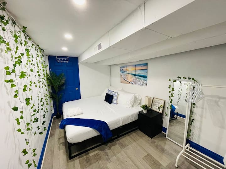 „შესანიშნავი Airbnb დიდი ჯგუფისთვის. მდებარეობა შესანიშნავია და მასპინძლები ოპერატიულად გამოგეხმაურებიან. გმადლობთ, რომ შესანიშნავი დრო გავატარეთ ამ შესანიშნავ Airbnb ‑ ში!“ ხუან ‑ 5⭐