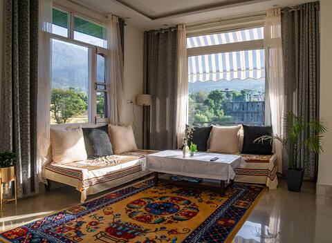 Mountain View: Cozy 2BHK with Sunrise & Sunset
