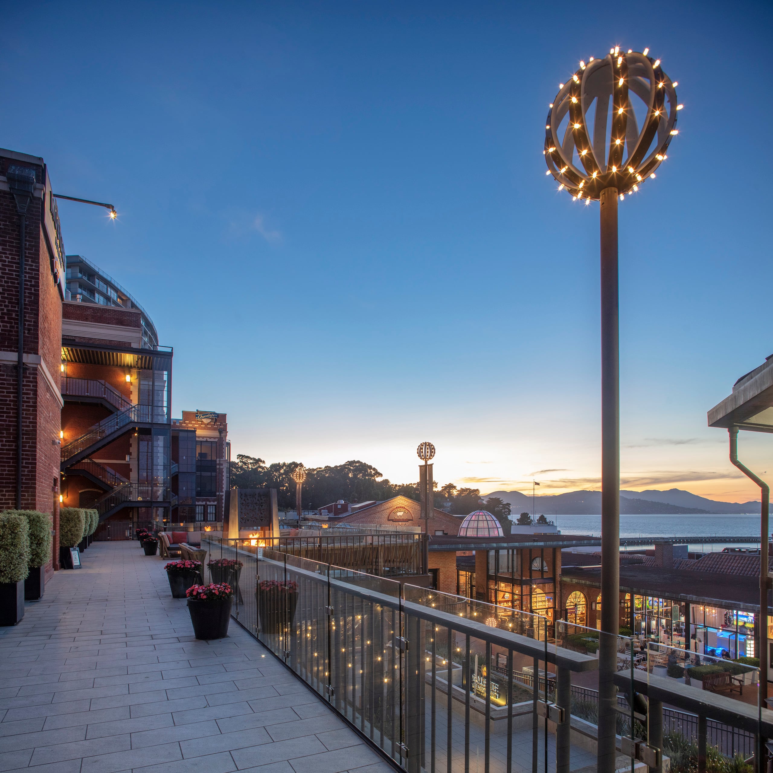 Condo in San Francisco · ★4.91 · 2 bedrooms · 2 beds · 2 baths - Image 12