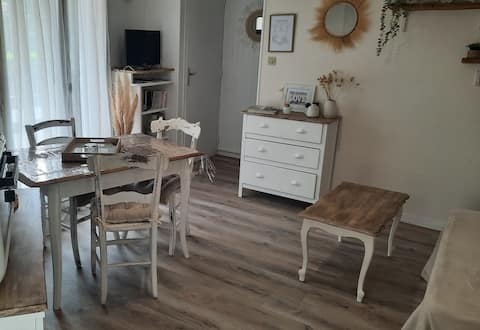 Cocoon: Charming quiet 2 bedroom cottage