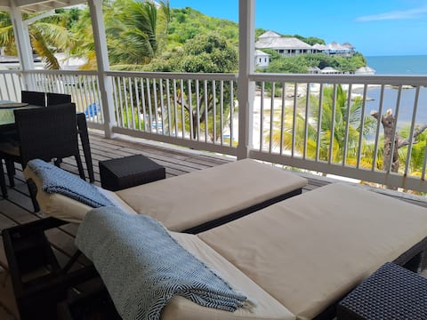 Idyllic Beachfront 2 Bedroom Hideaway