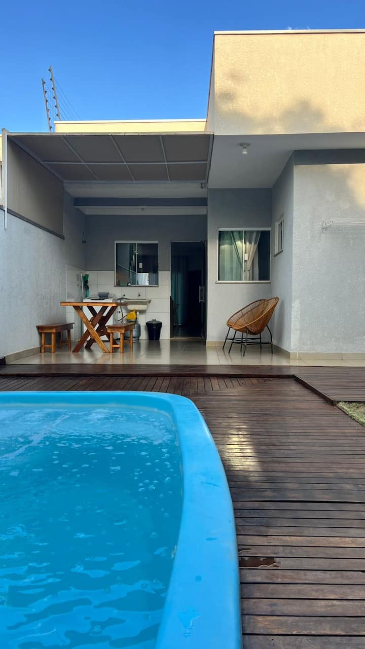 Casa Com Piscina - Ideal Para Famílias E Grupos.