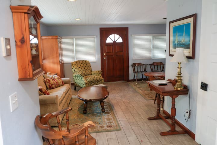 The Razz Ma Tazz Cottage In Catalina - Avalon, CA