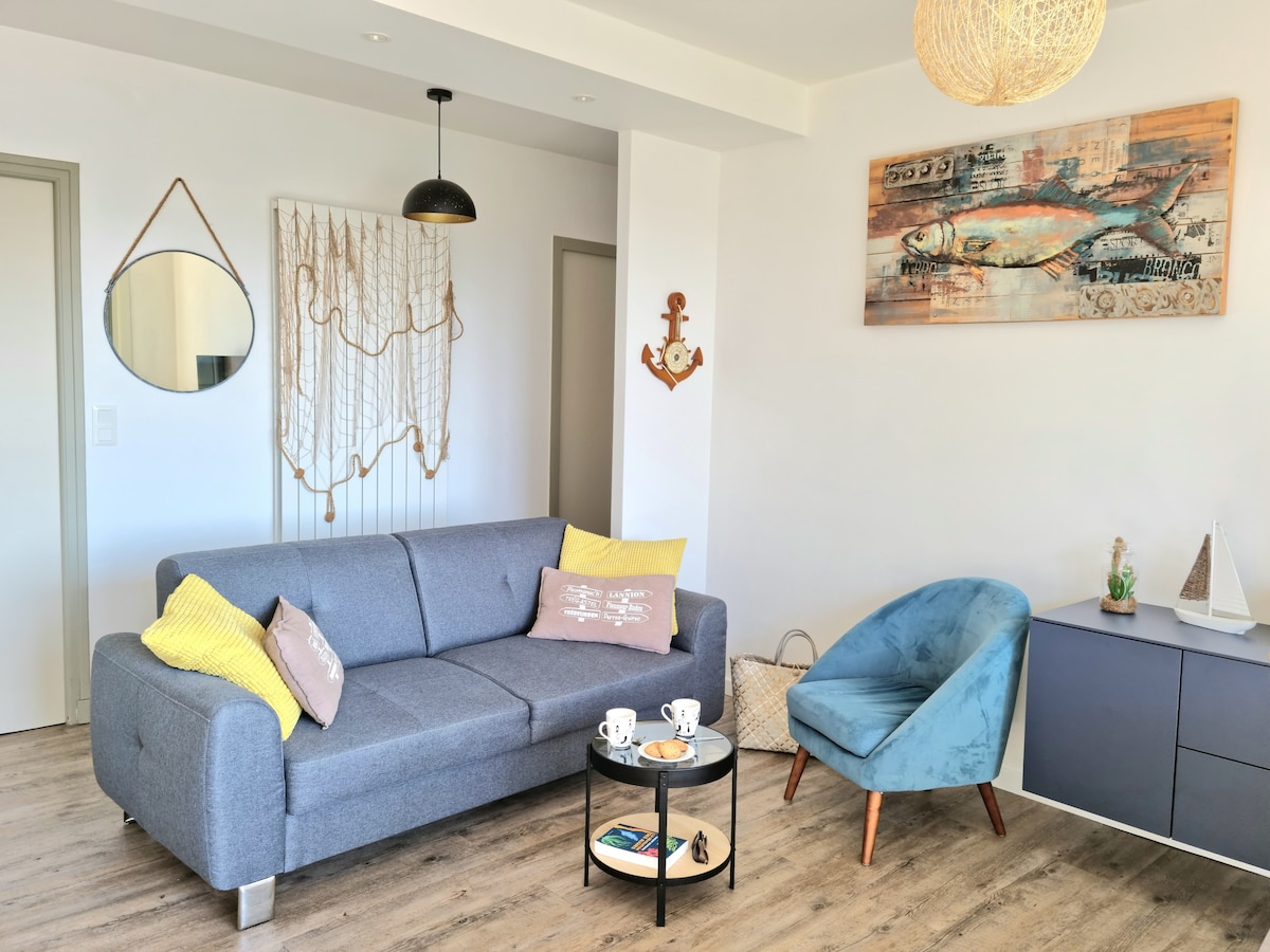 Top Airbnb: The singing gull - sea view Pink granite coast in Trébeurden