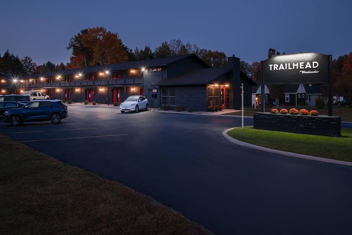 Deluxe Two Queen Accessible - Trailhead Hotel - Tupper Lake
