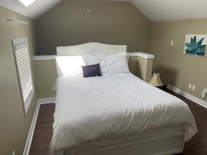 Მე-3 საძინებელი მე-2 სართულზე ერთი ორადგილიანი საწოლით